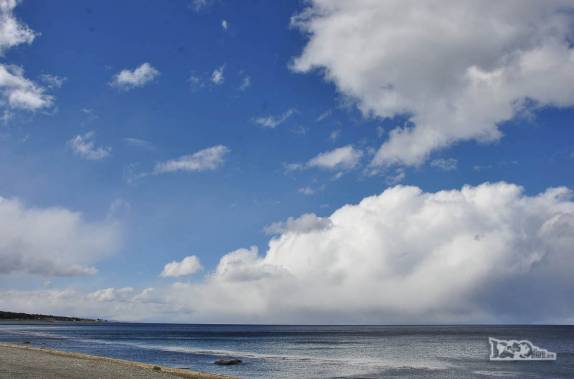 O mar e o céu do extremo sul do Chile e da América, região de Punta Arenas